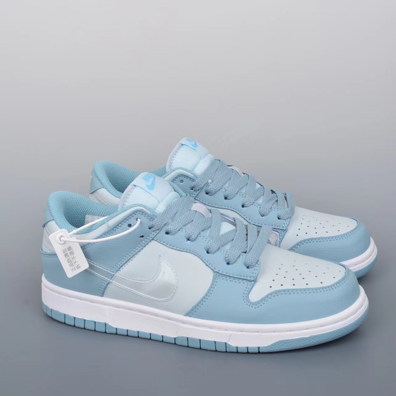 Nike SB Dunk Low  Sneaker    - everydesigner