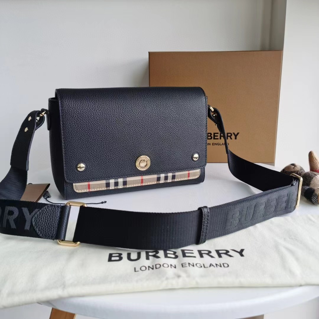 Burberry Hackberry Leather Cross -Body Bag (25-18-8.5cm) - everydesigner