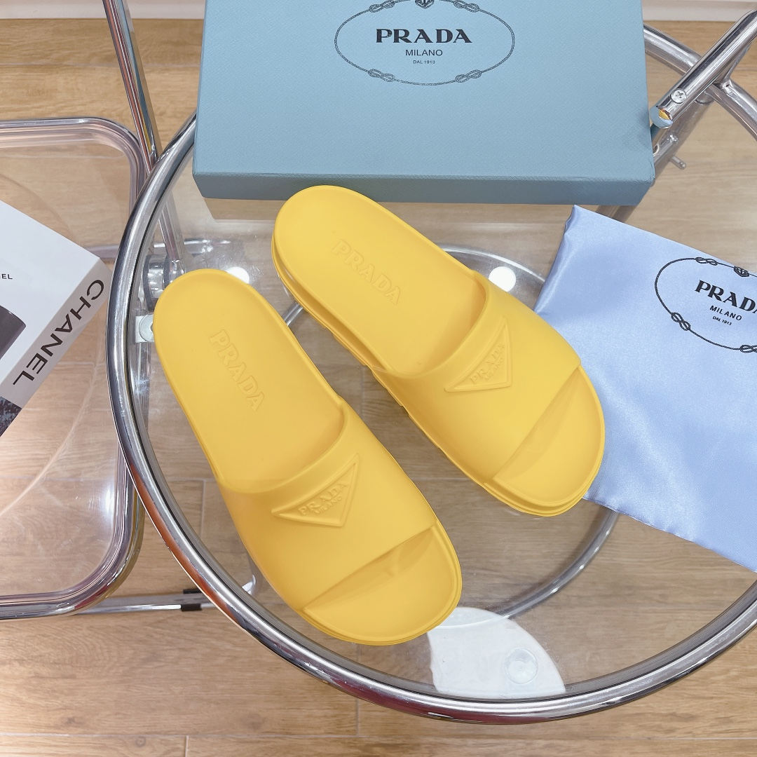 Prada Rubber Slides - everydesigner