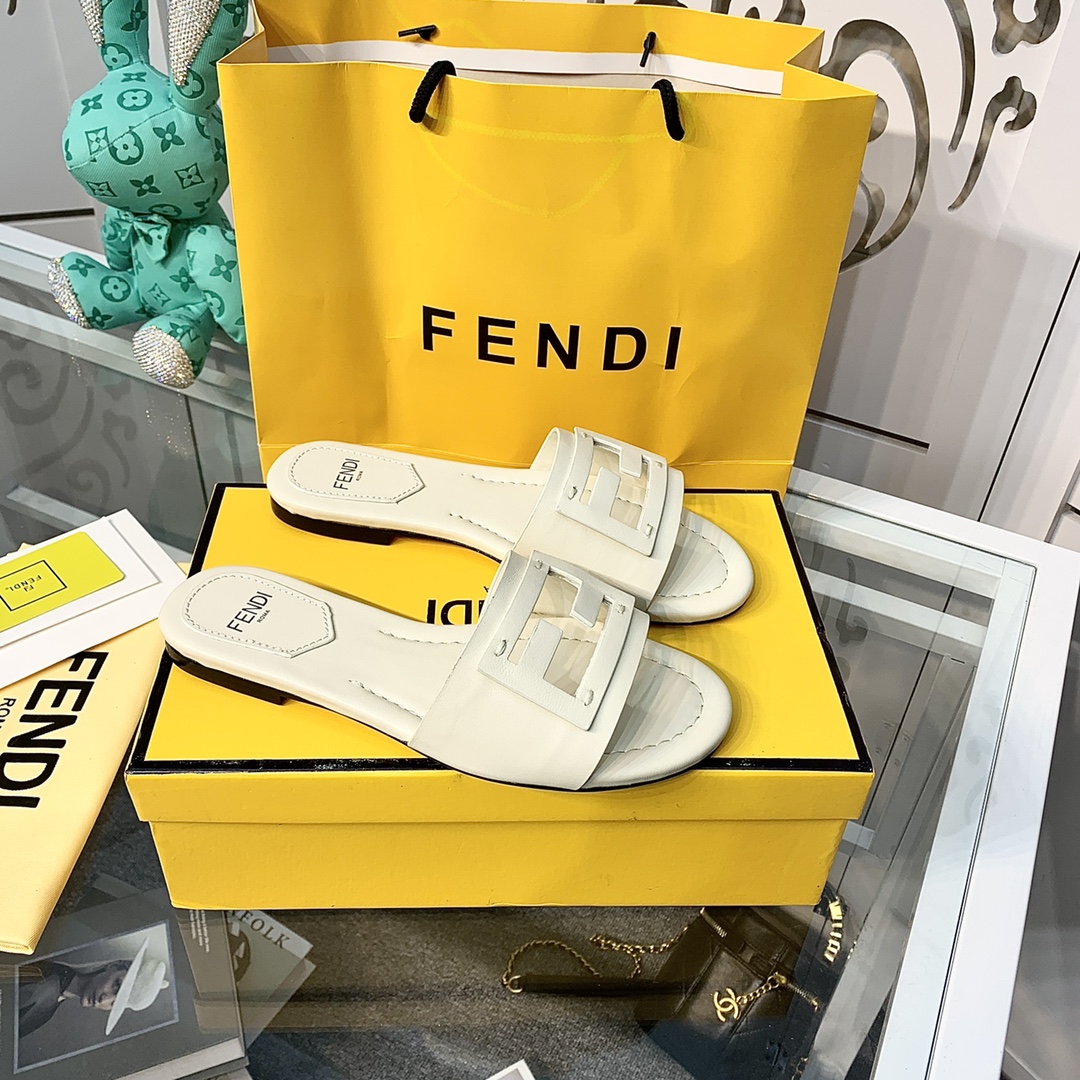 Fendi Signature Beige Leather Slides - everydesigner