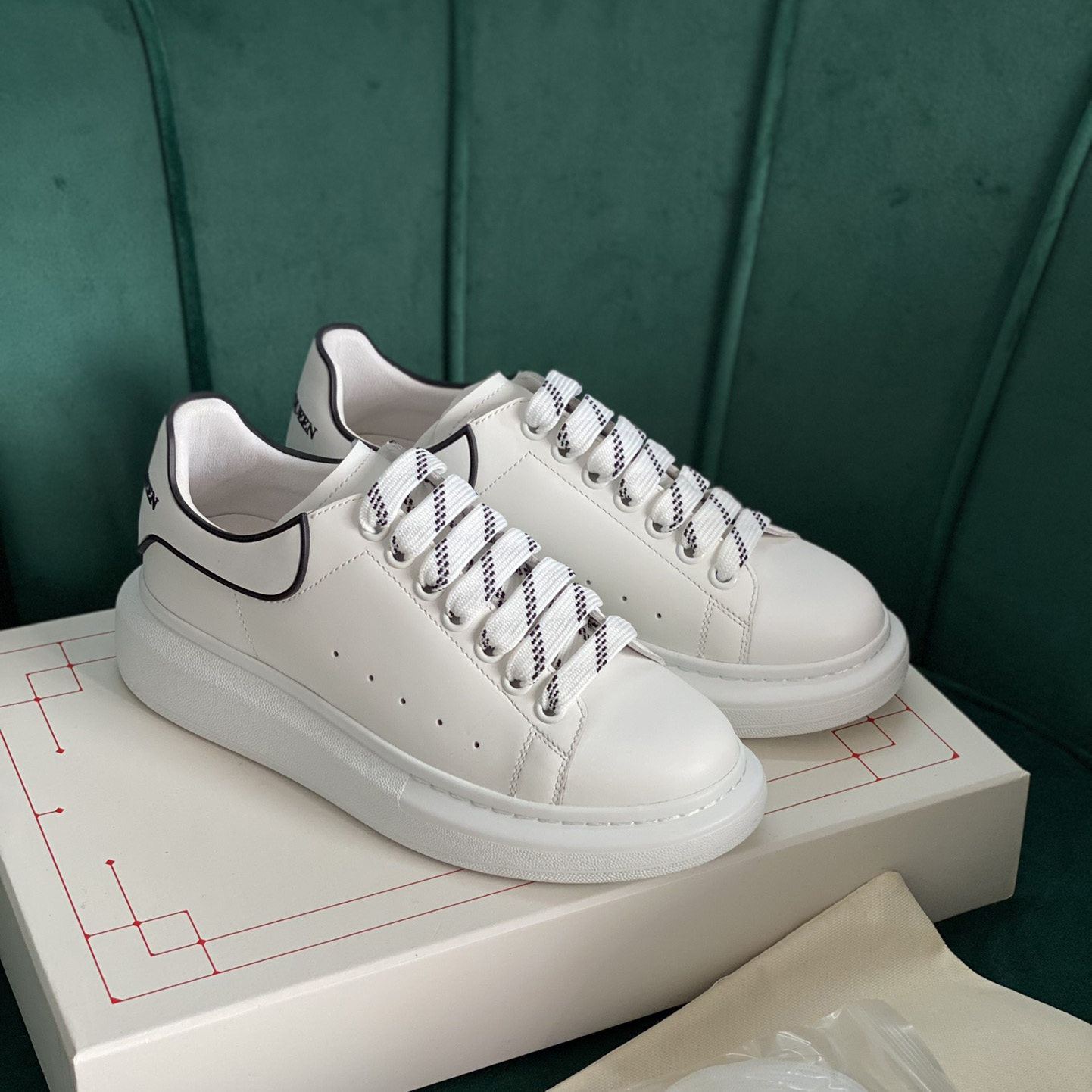 Alexander Mqueen Oversized Sneaker In White/Black - everydesigner