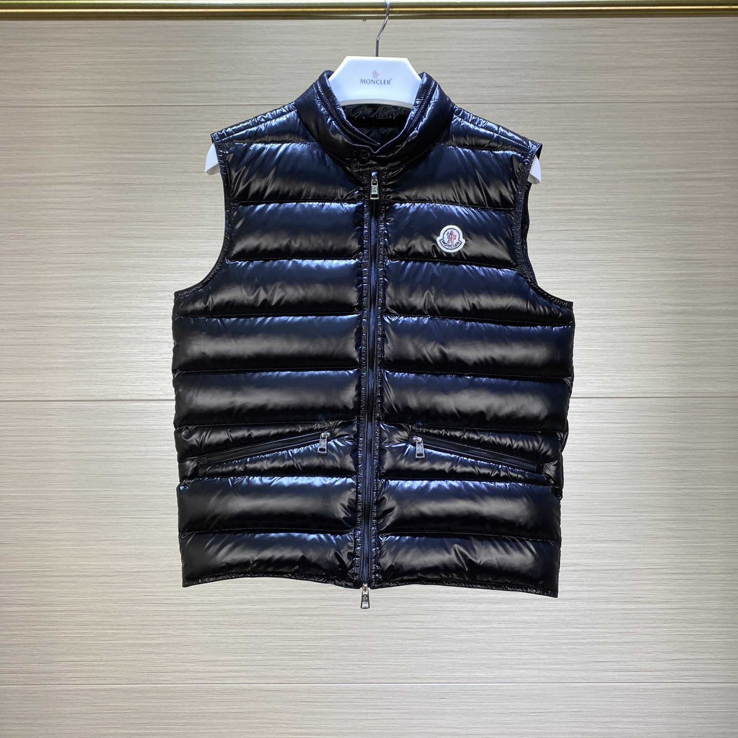 Moncler Vest In black - everydesigner