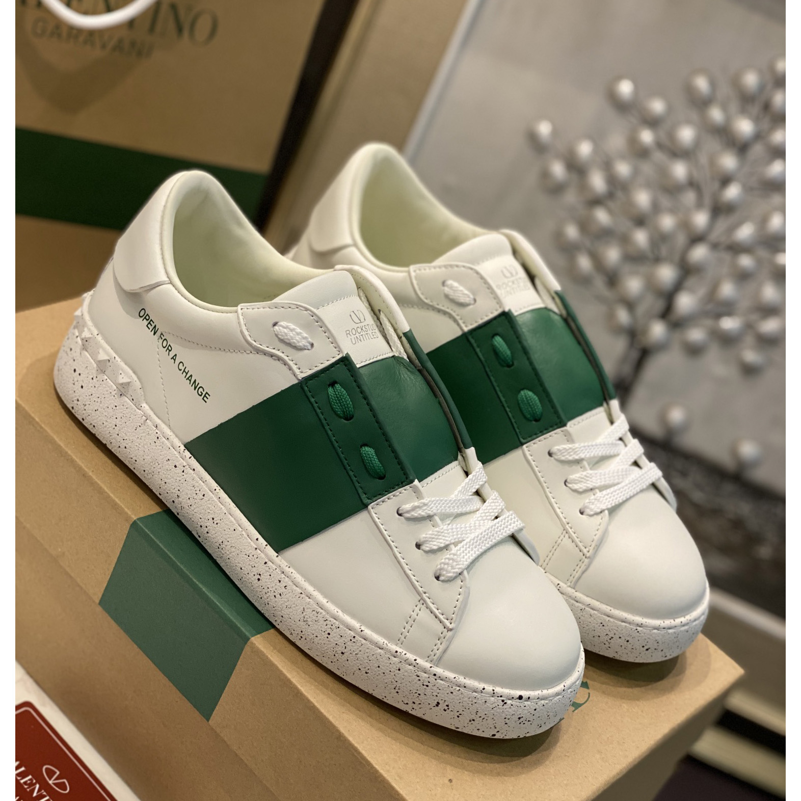 Valenti Open For A Change Sneaker In Bio-Based Material In White/Green - everydesigner