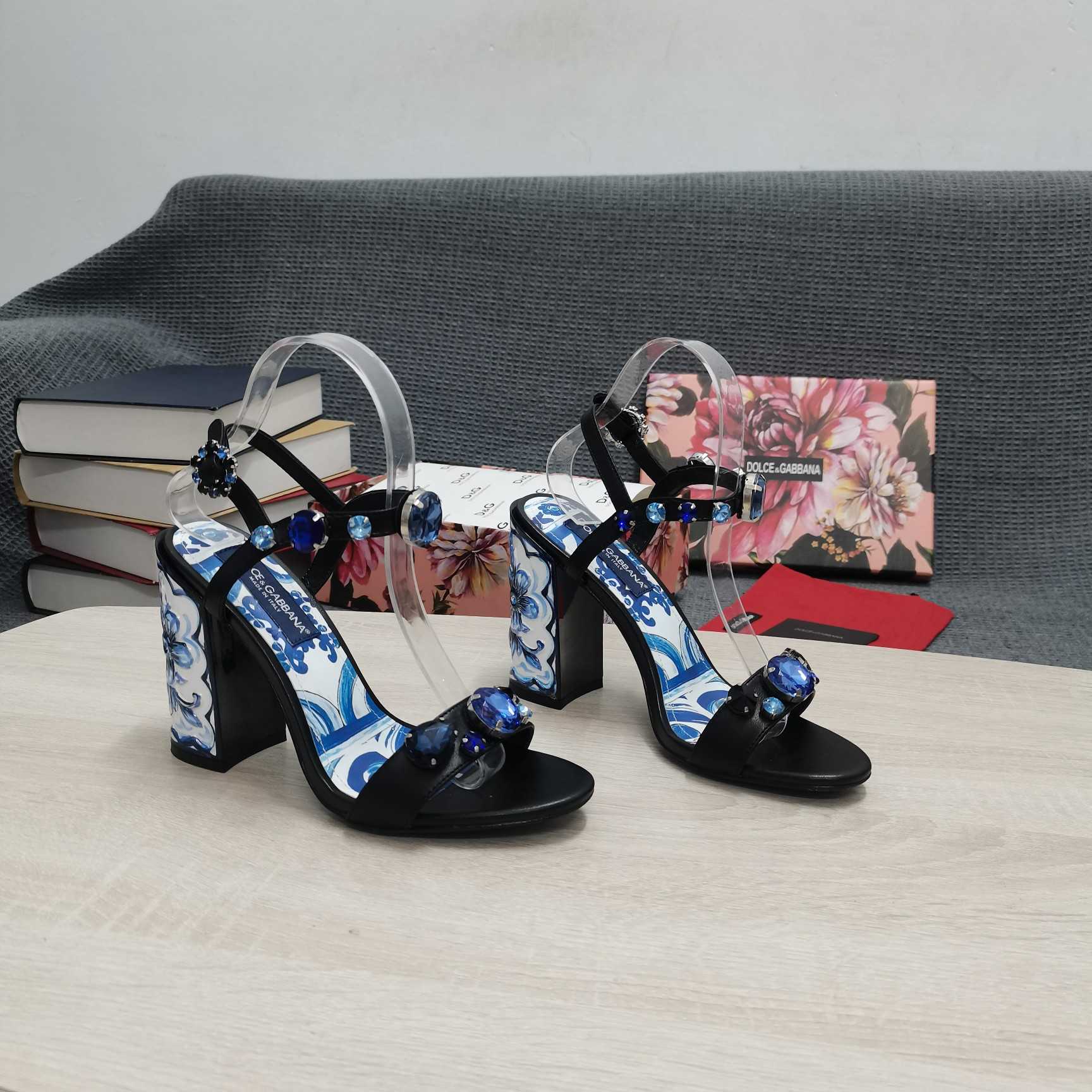 Dolce & Gabbana Patent Leather Sandals With Embroidery And Painted Heel - everydesigner