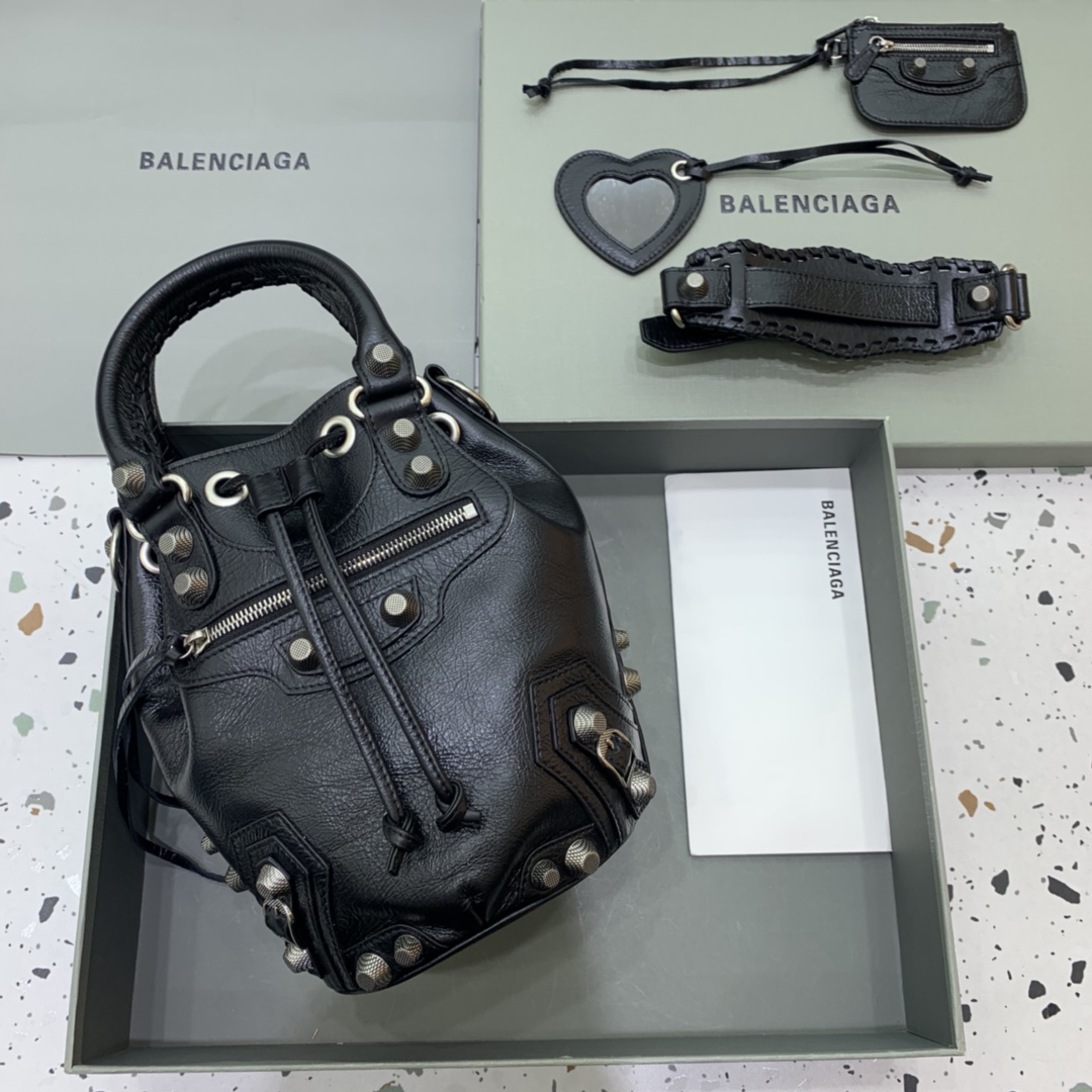 Balenciaga Le Cagole Small Bucket Bag In Black Arena Lambskin, Aged-Silver Hardware(30-22.9-17cm) - everydesigner