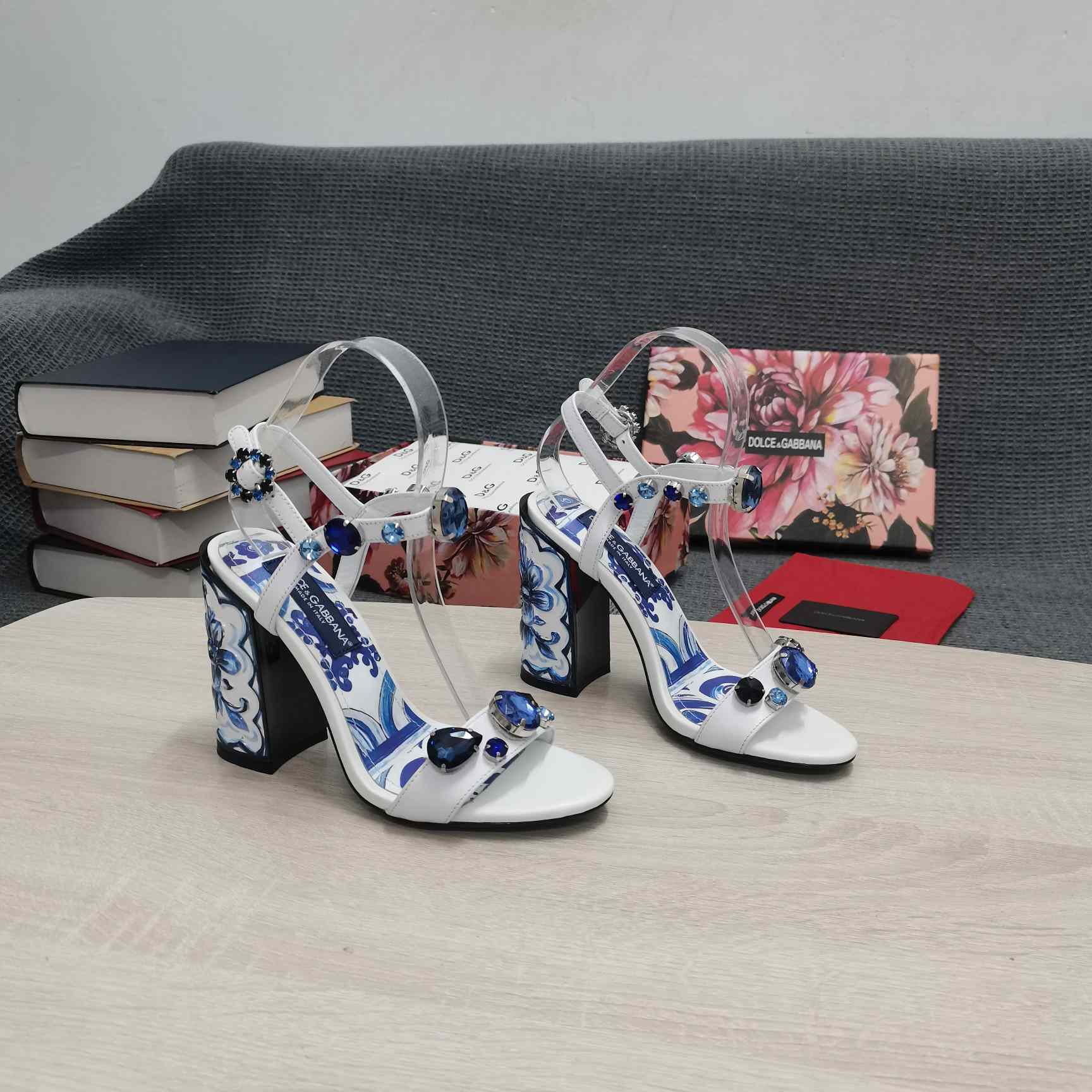 Dolce & Gabbana Patent Leather Sandals With Embroidery And Painted Heel - everydesigner