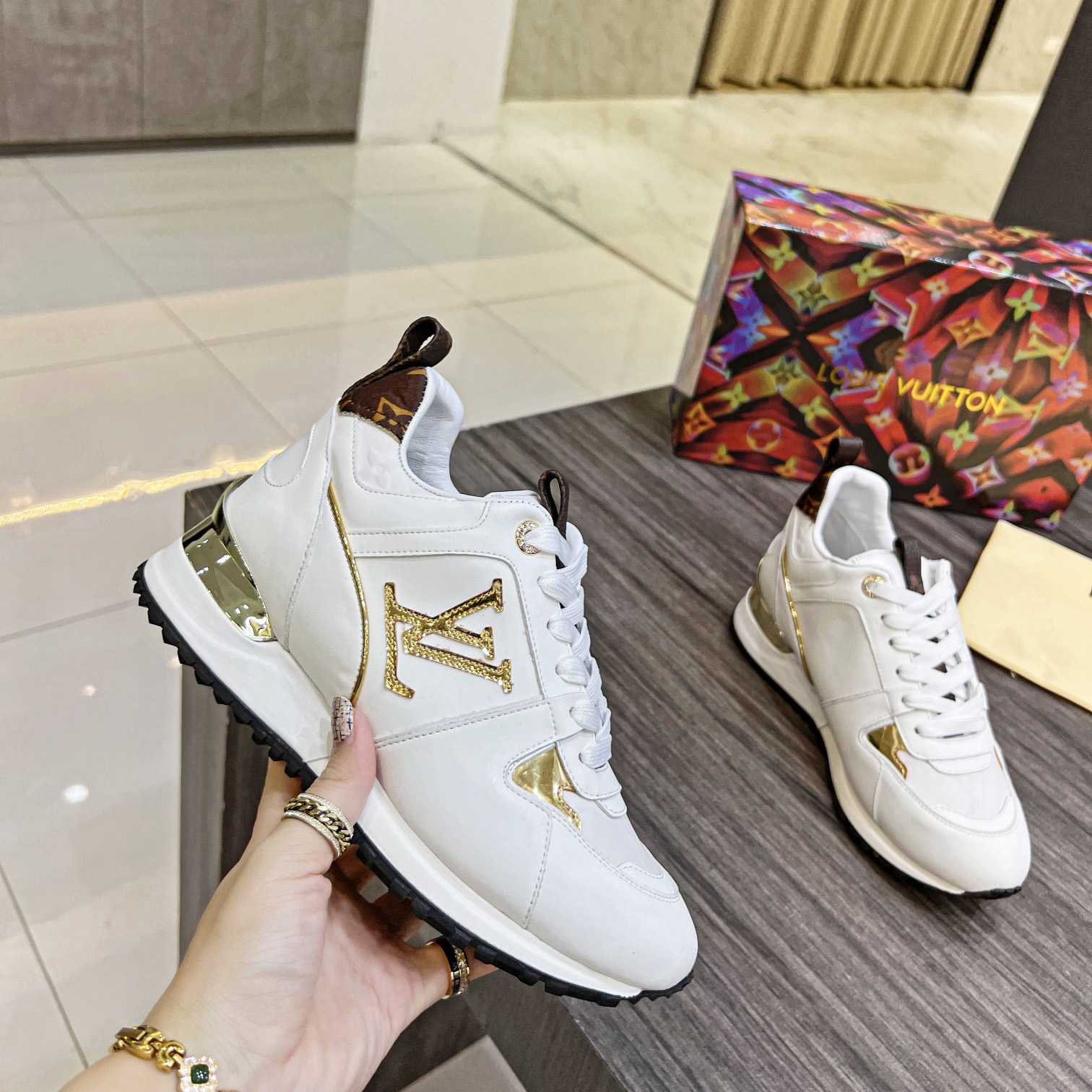 Louis Vuitton Run away Sneaker      1AAP40 - everydesigner