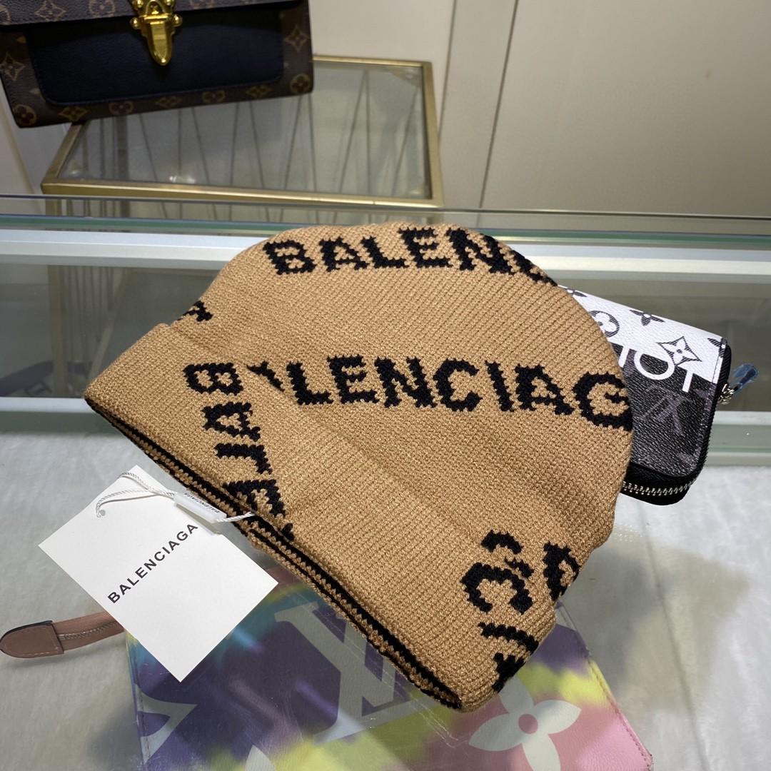 Balenciag Allover Logo Beanie  - everydesigner