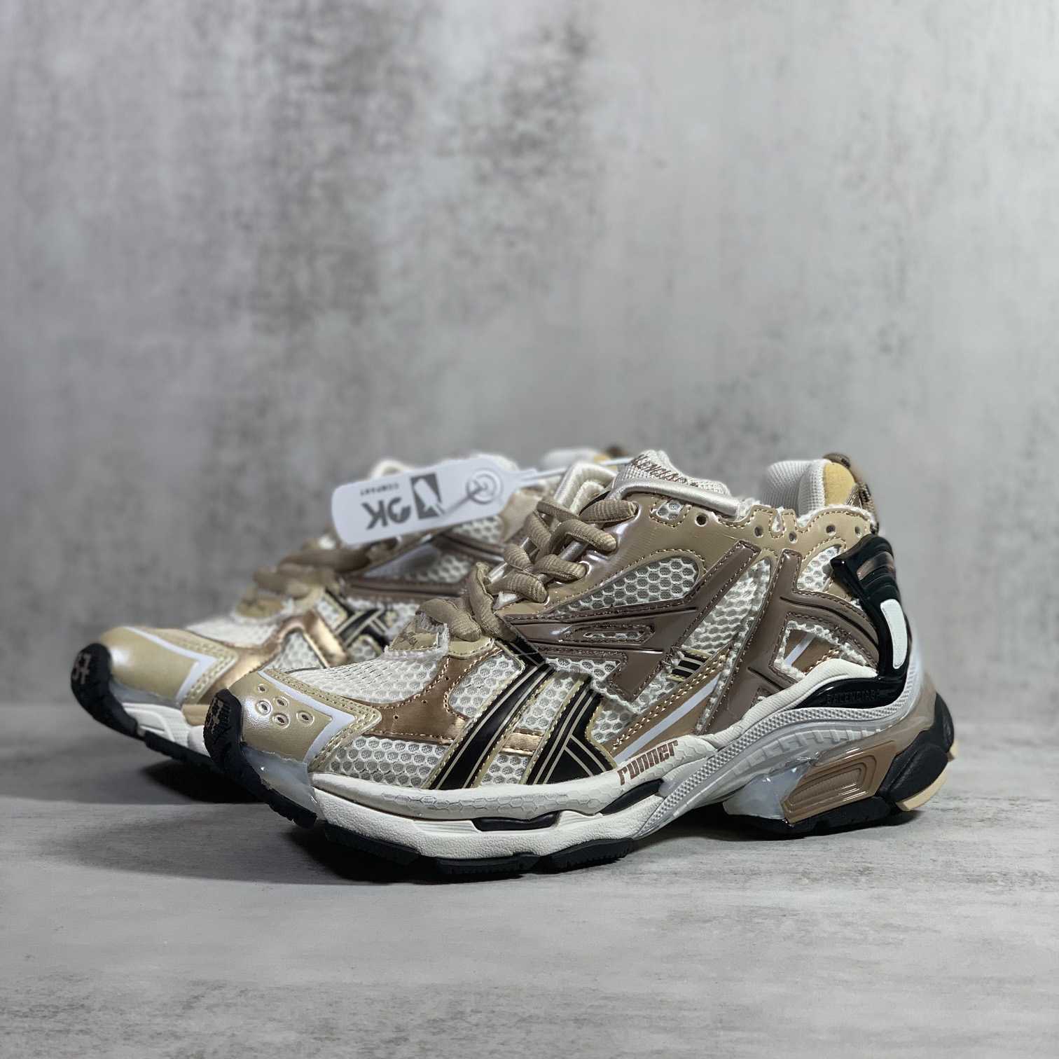 Balenciaga Runner Sneaker In Beige And Black Mesh And Nylon - everydesigner