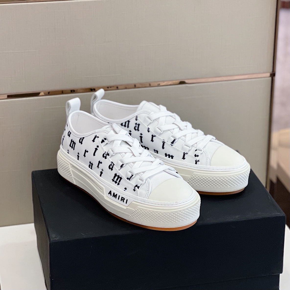 Amiri Male Low Top Sneaker - everydesigner