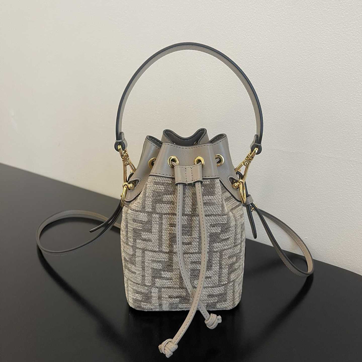 Fendi 'Mon Tresor' Bucket Bag(12-18-10cm) - everydesigner