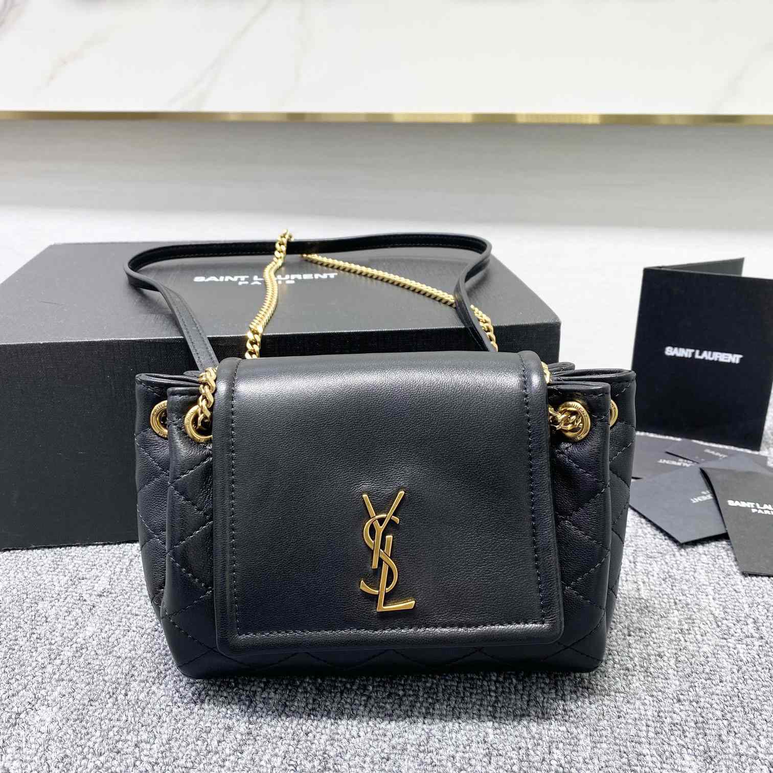 Saint Laurent Mini Nolita In Lambskin(18-13-6cm) - everydesigner