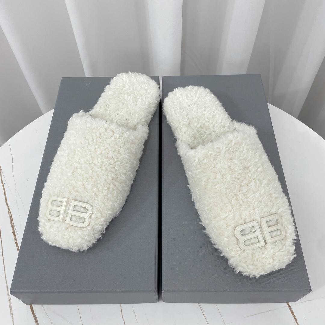 Balenciaga Cosy BB Mule In White Fake Shearling - everydesigner