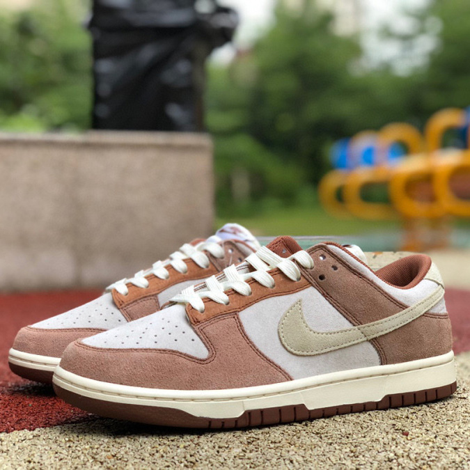 Nike Dunk Low PRM “Medium Curry” Sneaker       DD1390-100 - everydesigner