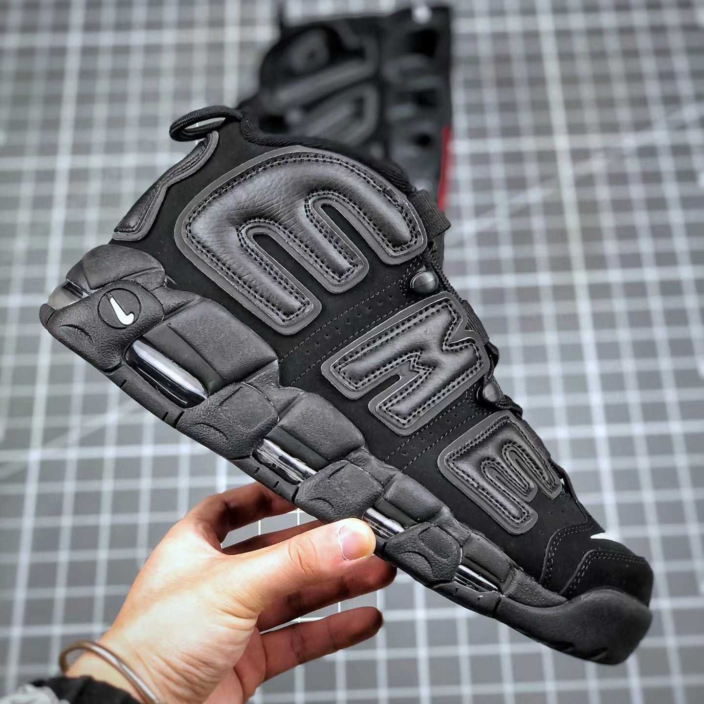 Air More Uptempo X Supreme Sneakers      902290-600-001 - everydesigner