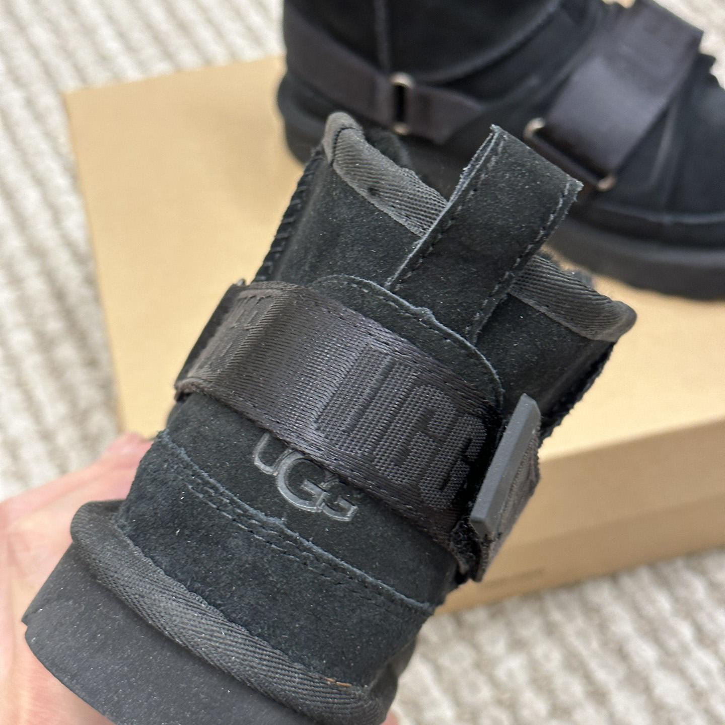 Ugg Logo Boots - everydesigner