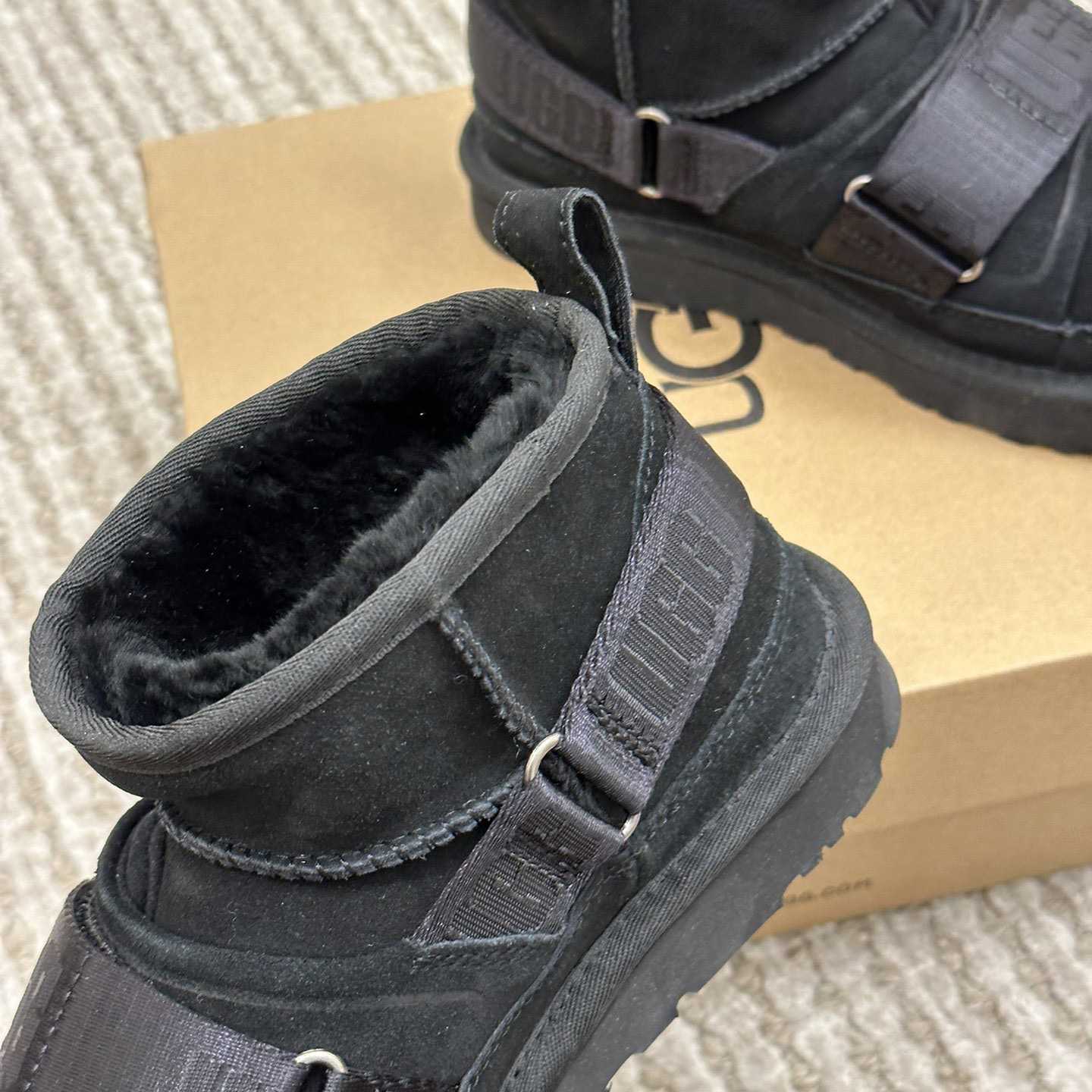 Ugg Logo Boots - everydesigner