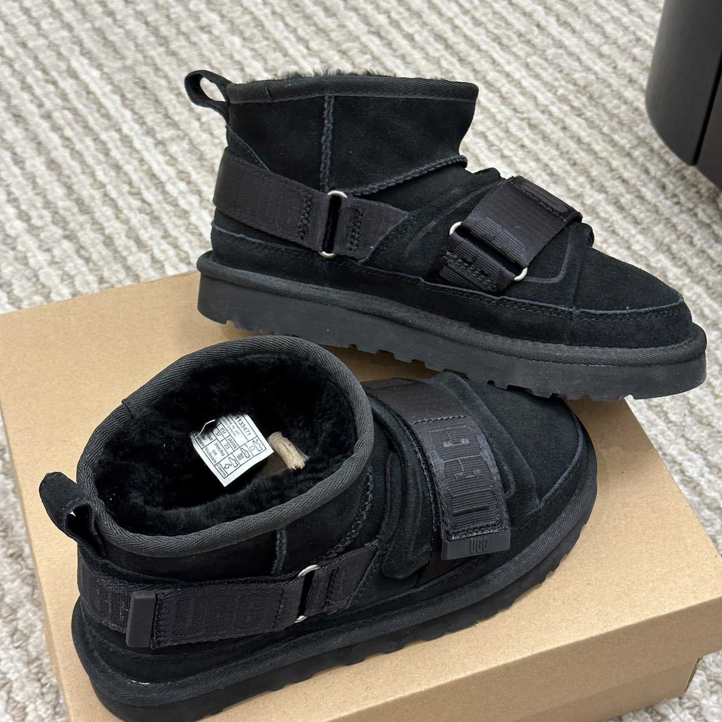 Ugg Logo Boots - everydesigner