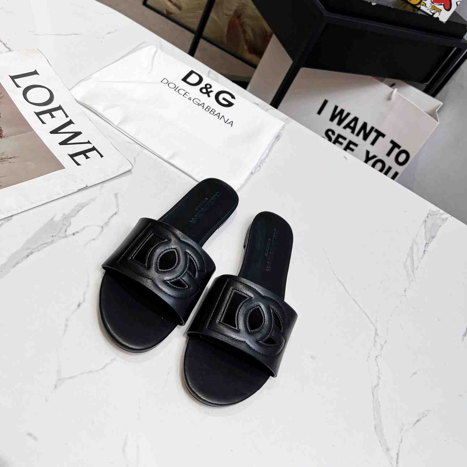 Dolce & Gabbana  DG Logo Leather  Sandal - everydesigner