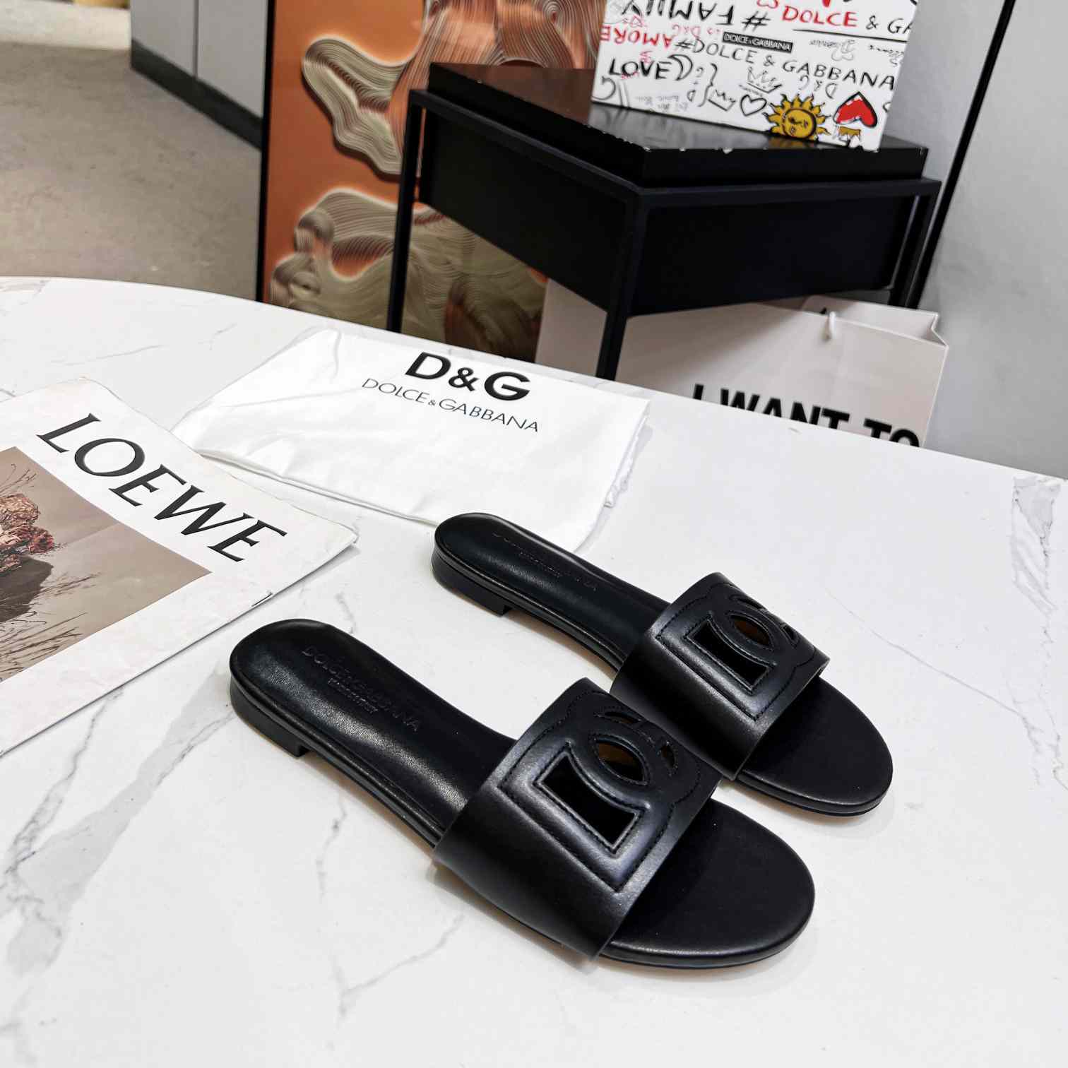 Dolce & Gabbana  DG Logo Leather  Sandal - everydesigner