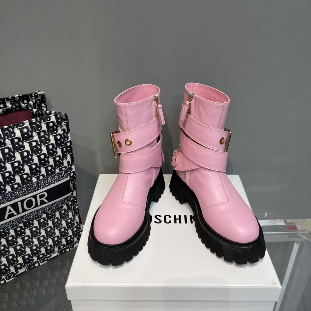 Moschino Ankle Boots - everydesigner