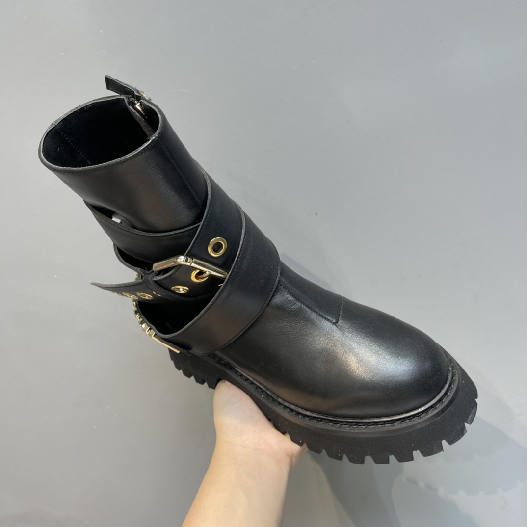 Moschino Ankle Boots - everydesigner