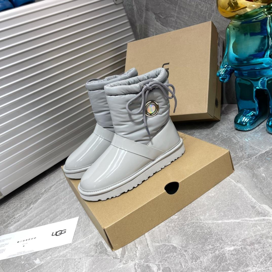 Ugg Logo Boots - everydesigner