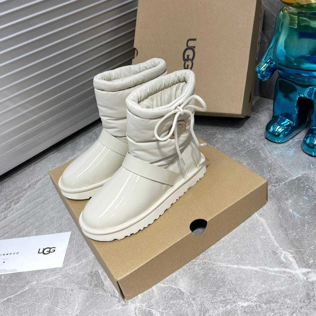 Ugg Logo Boots - everydesigner