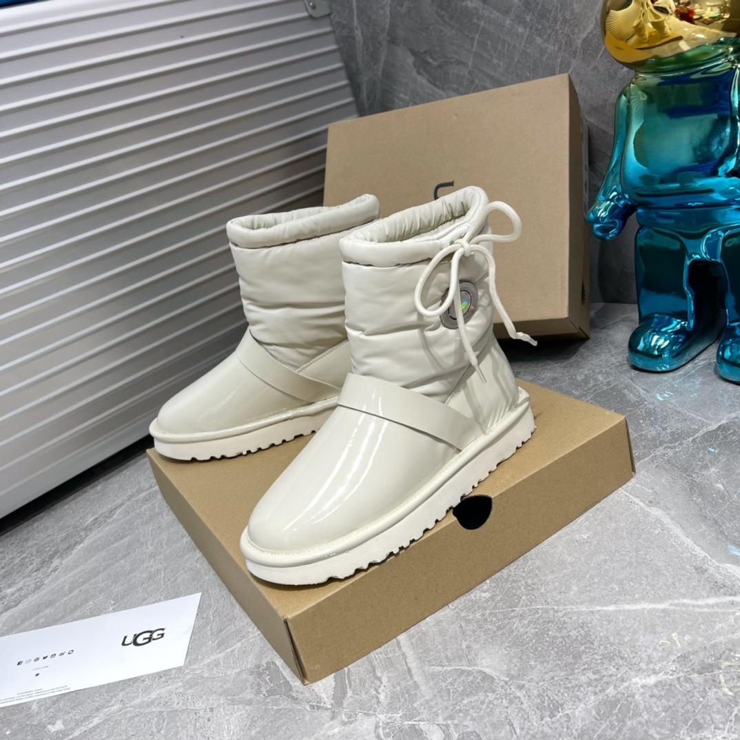 Ugg Logo Boots - everydesigner