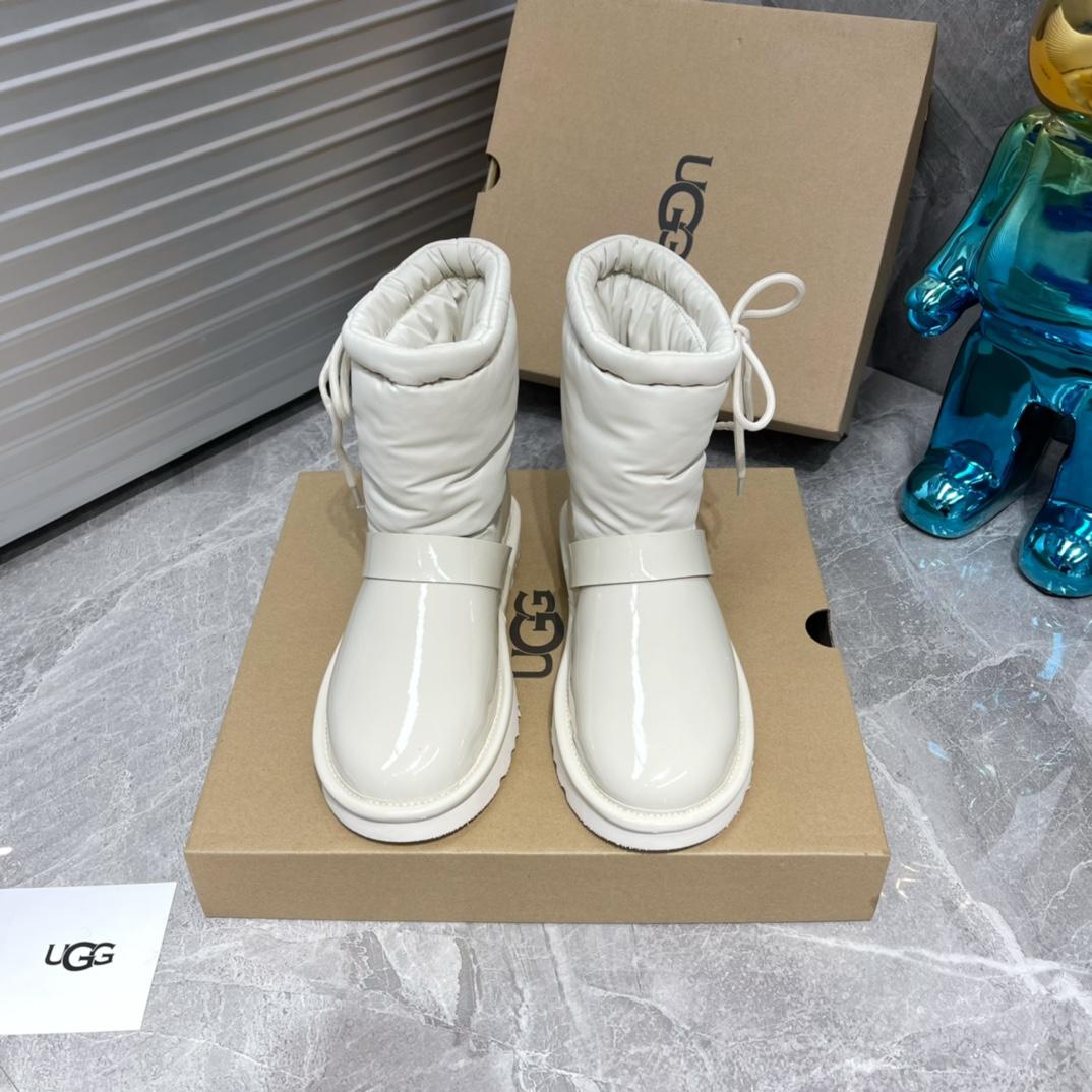 Ugg Logo Boots - everydesigner