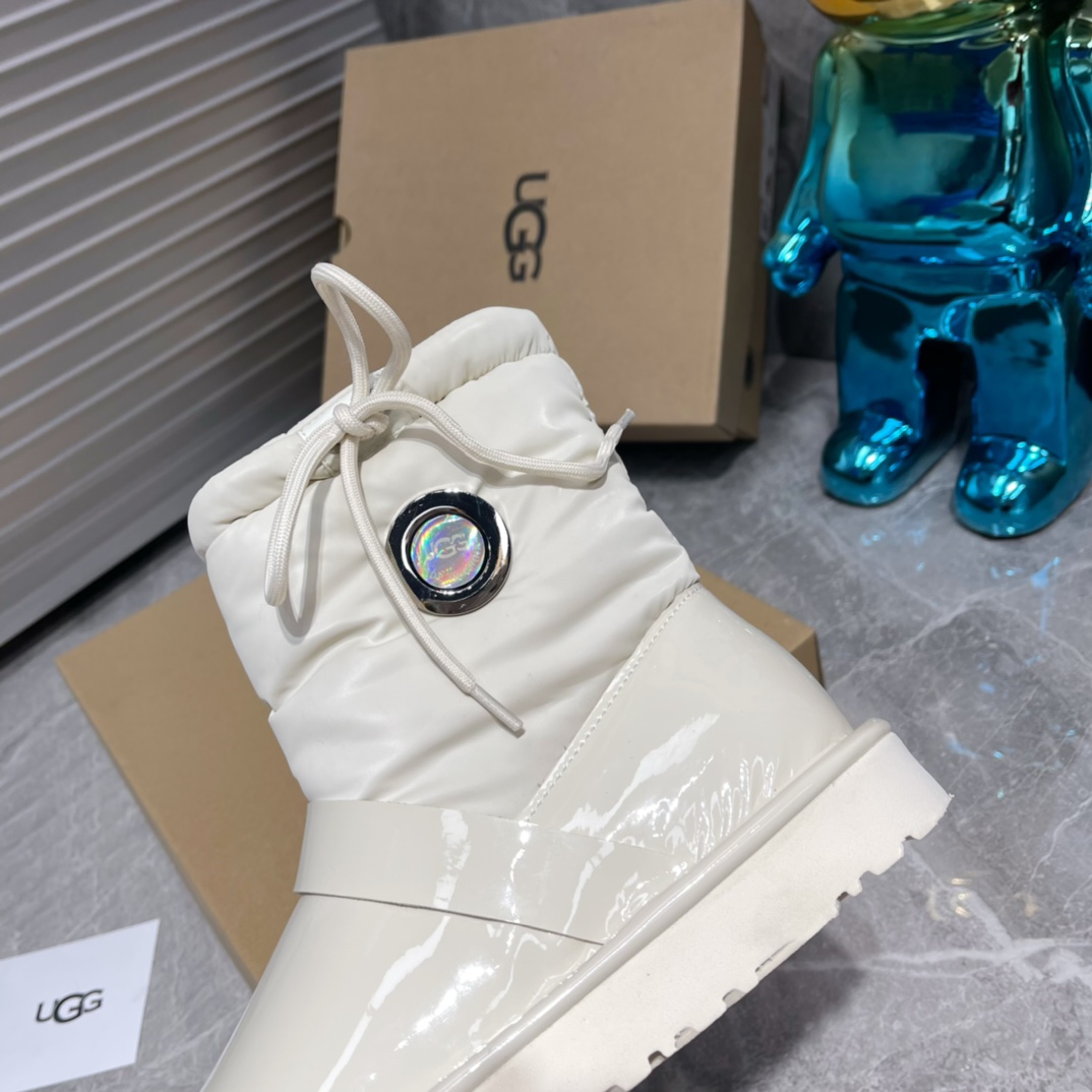 Ugg Logo Boots - everydesigner