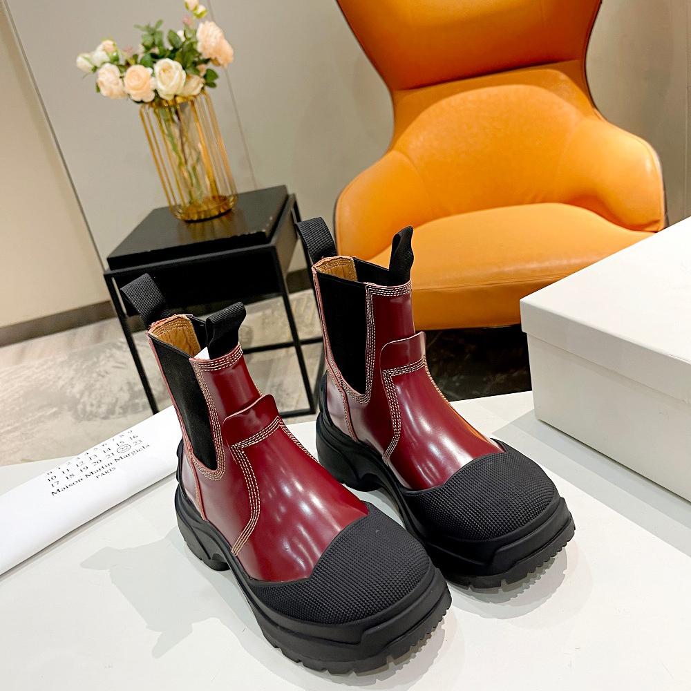 Maison Margiela Leather Chelsea Boots - everydesigner