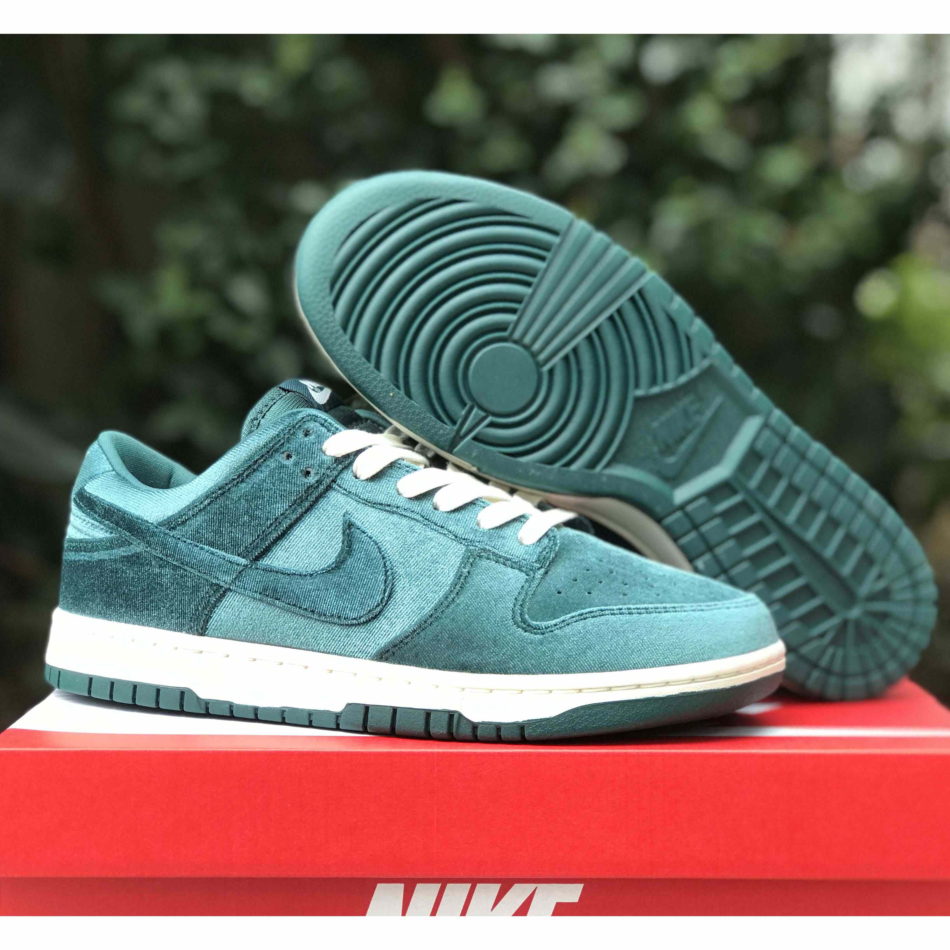 Nike Dunk Low “Green Velvet“ Sneaker   DZ5224-300 - everydesigner