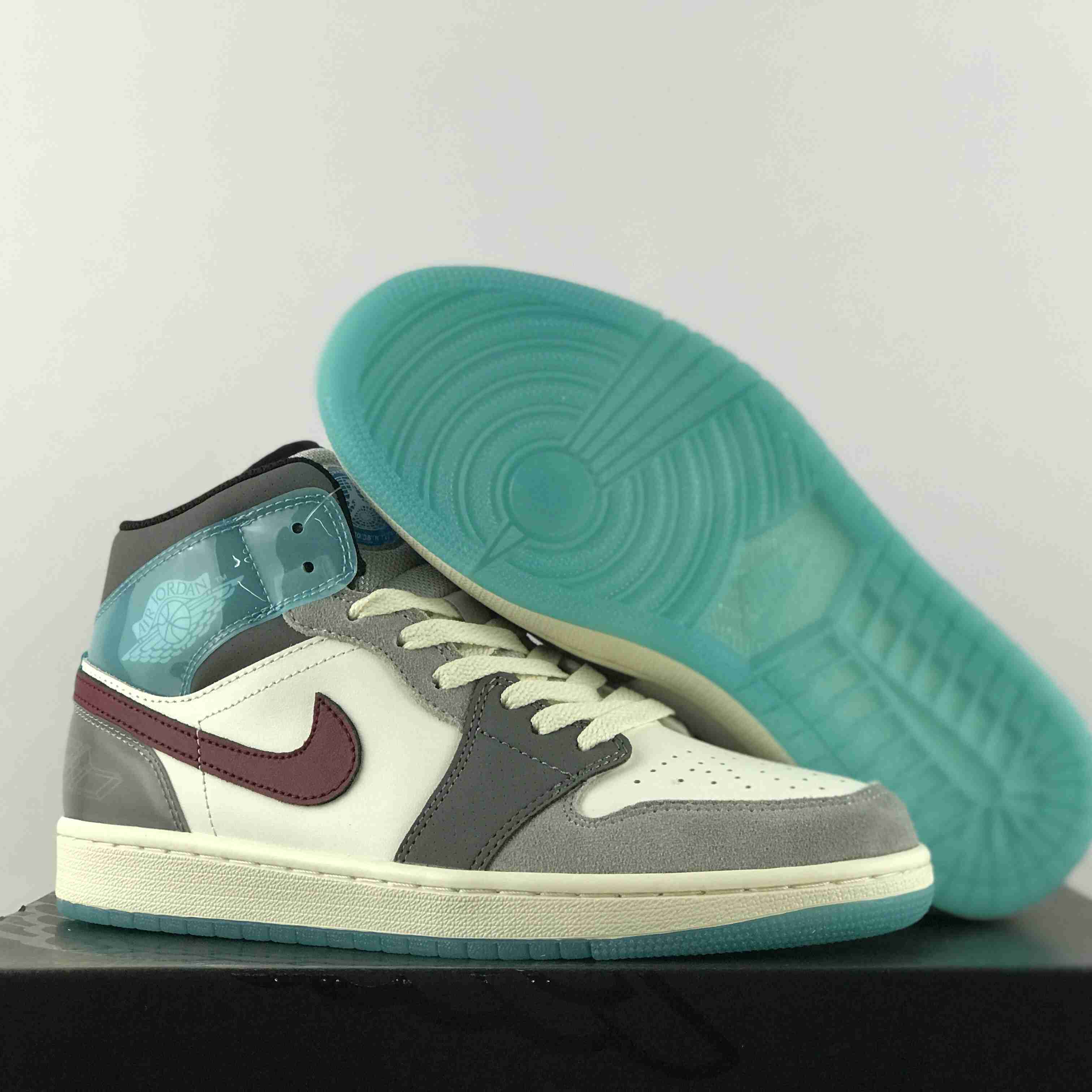 Air Jordan 1 Mid SE Sneaker     - everydesigner