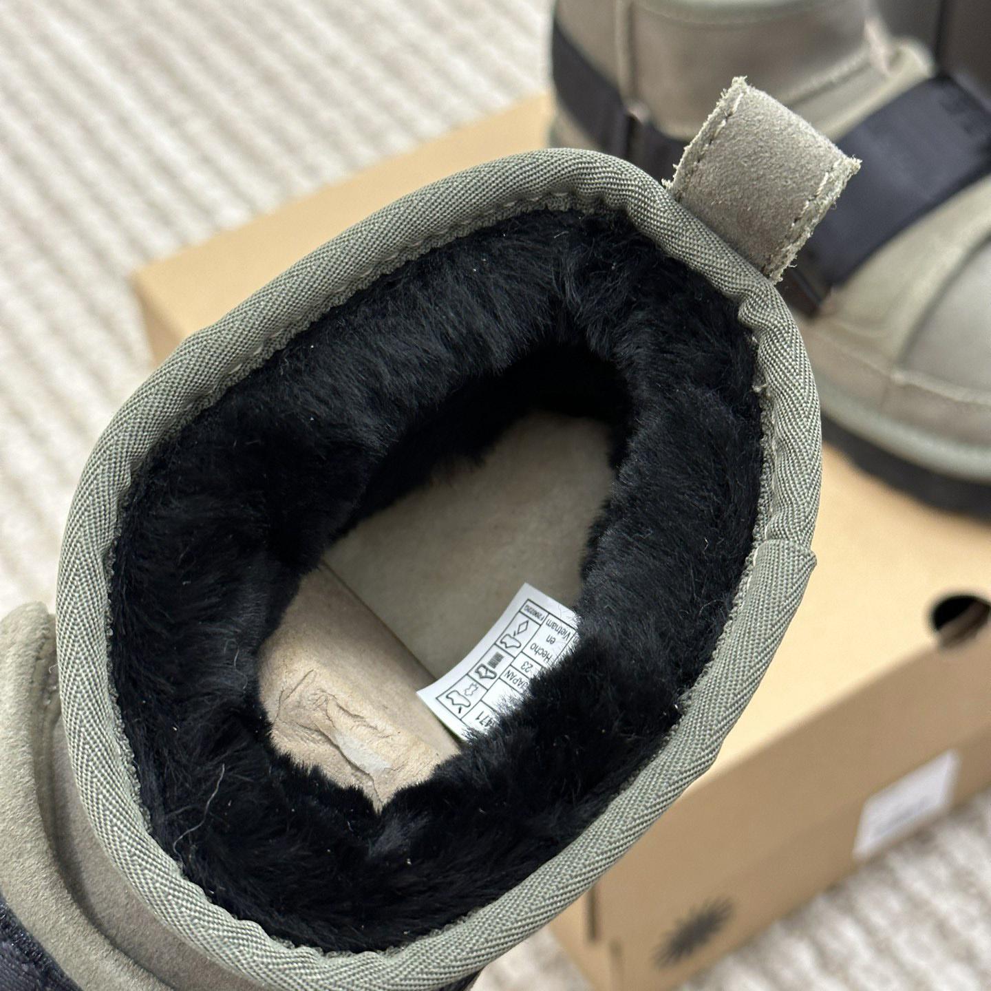 Ugg Logo Boots - everydesigner