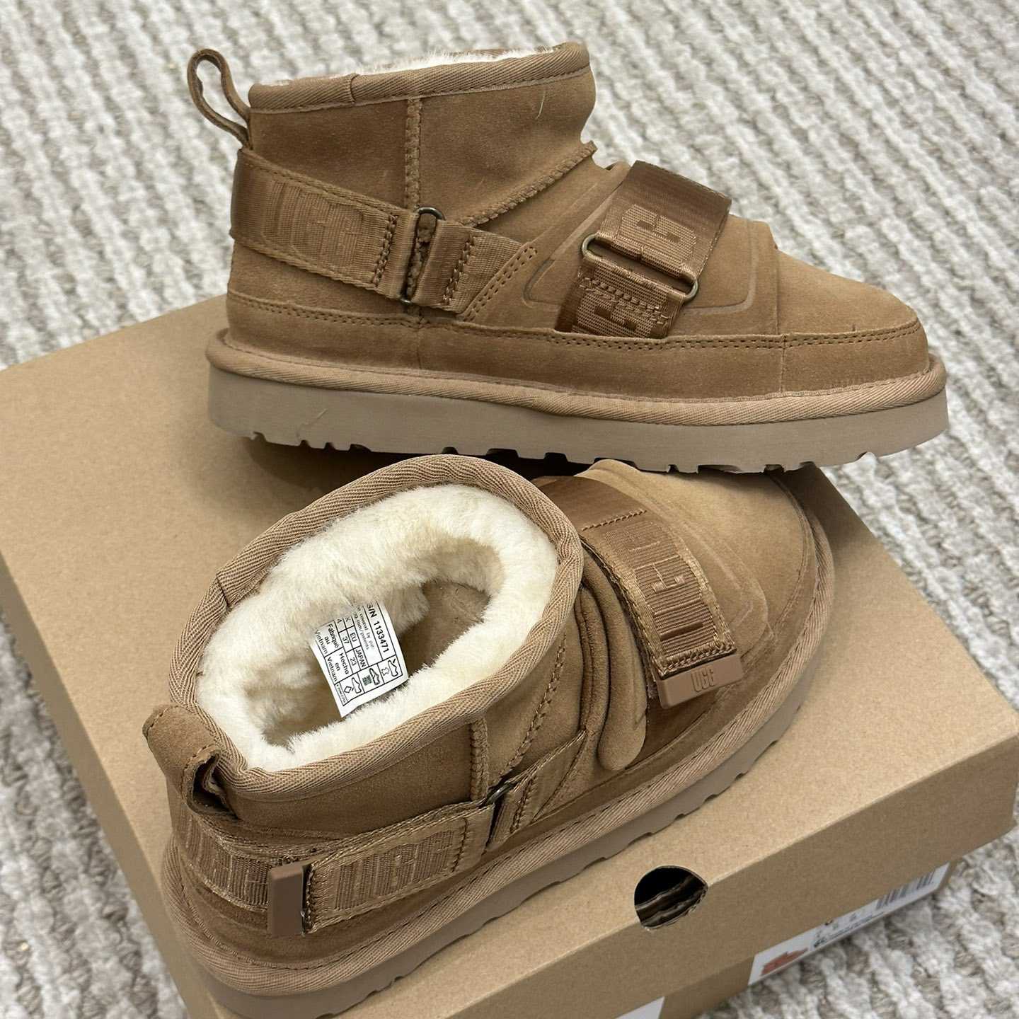 Ugg Logo Boots - everydesigner