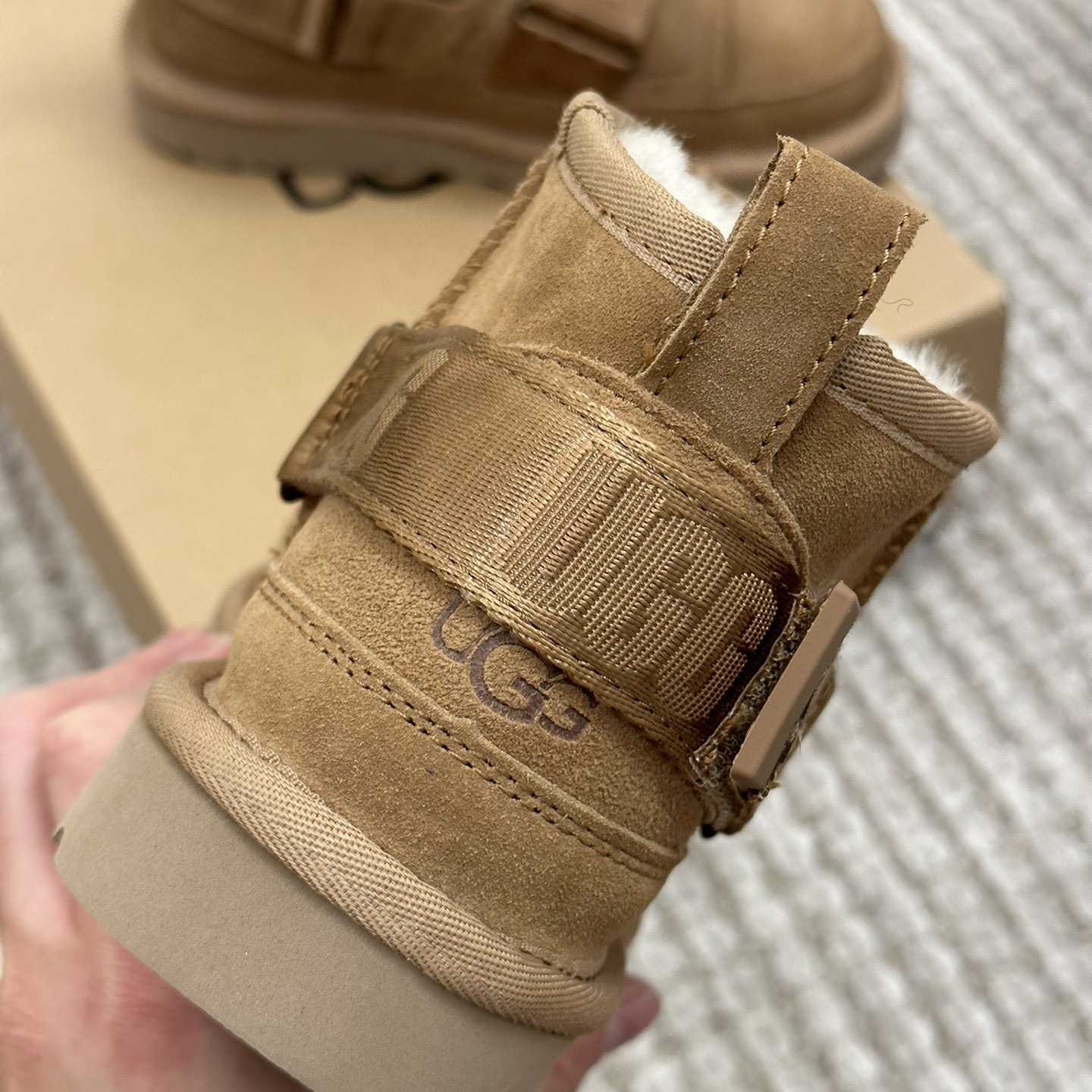 Ugg Logo Boots - everydesigner