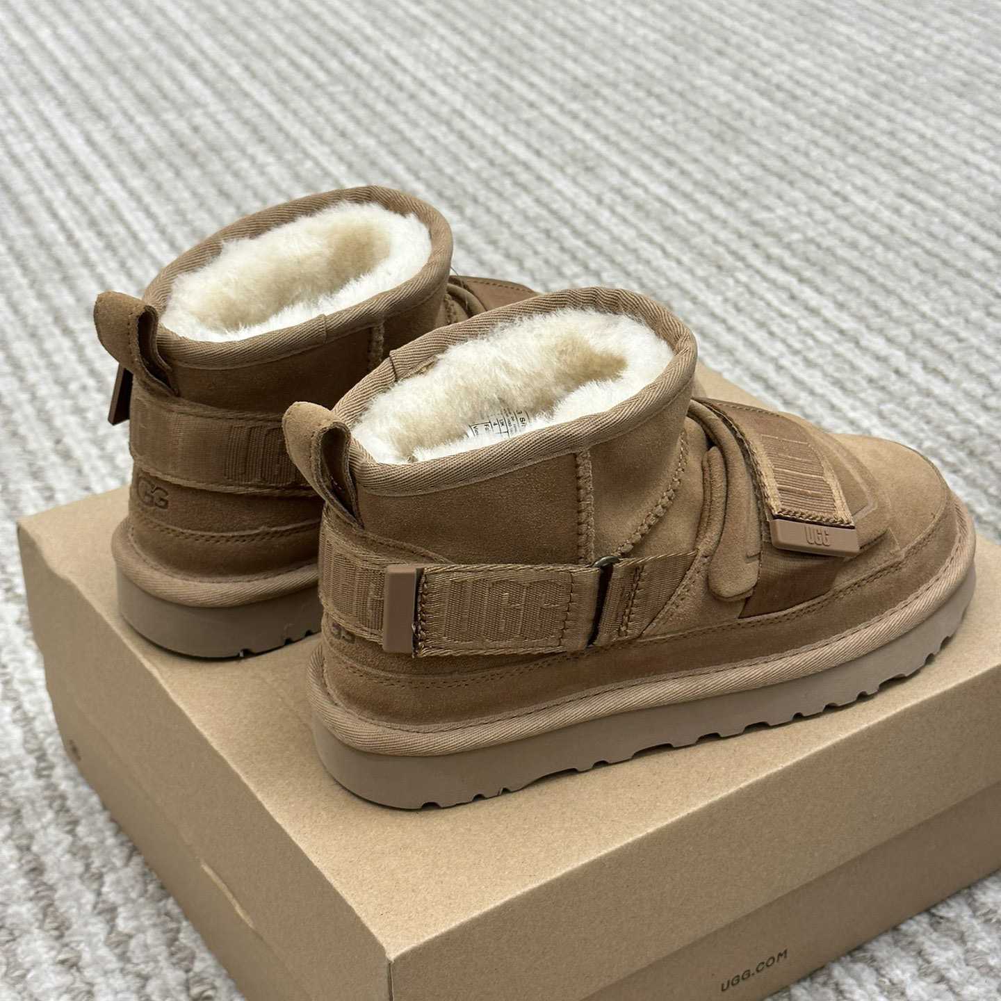 Ugg Logo Boots - everydesigner