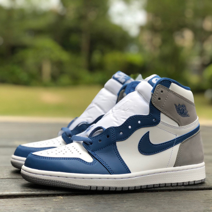 Air Jordan 1 Retro Sneaker   fd1437-410 - everydesigner