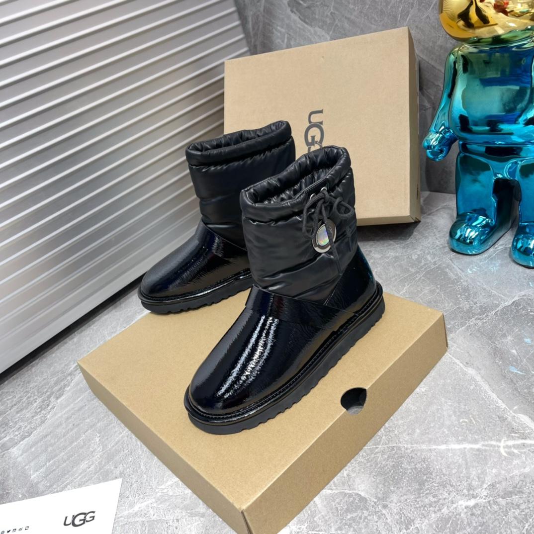 Ugg Logo Boots - everydesigner