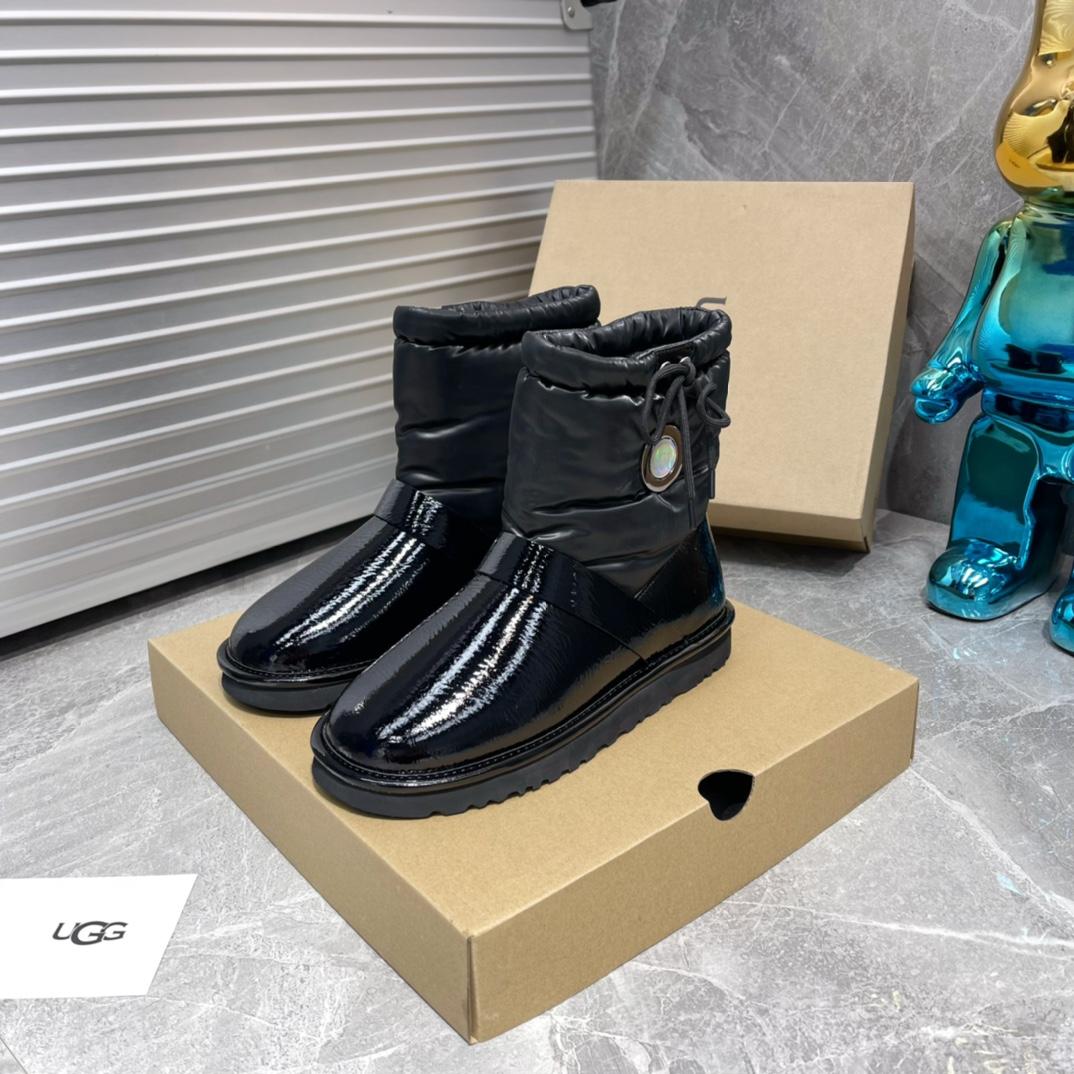 Ugg Logo Boots - everydesigner