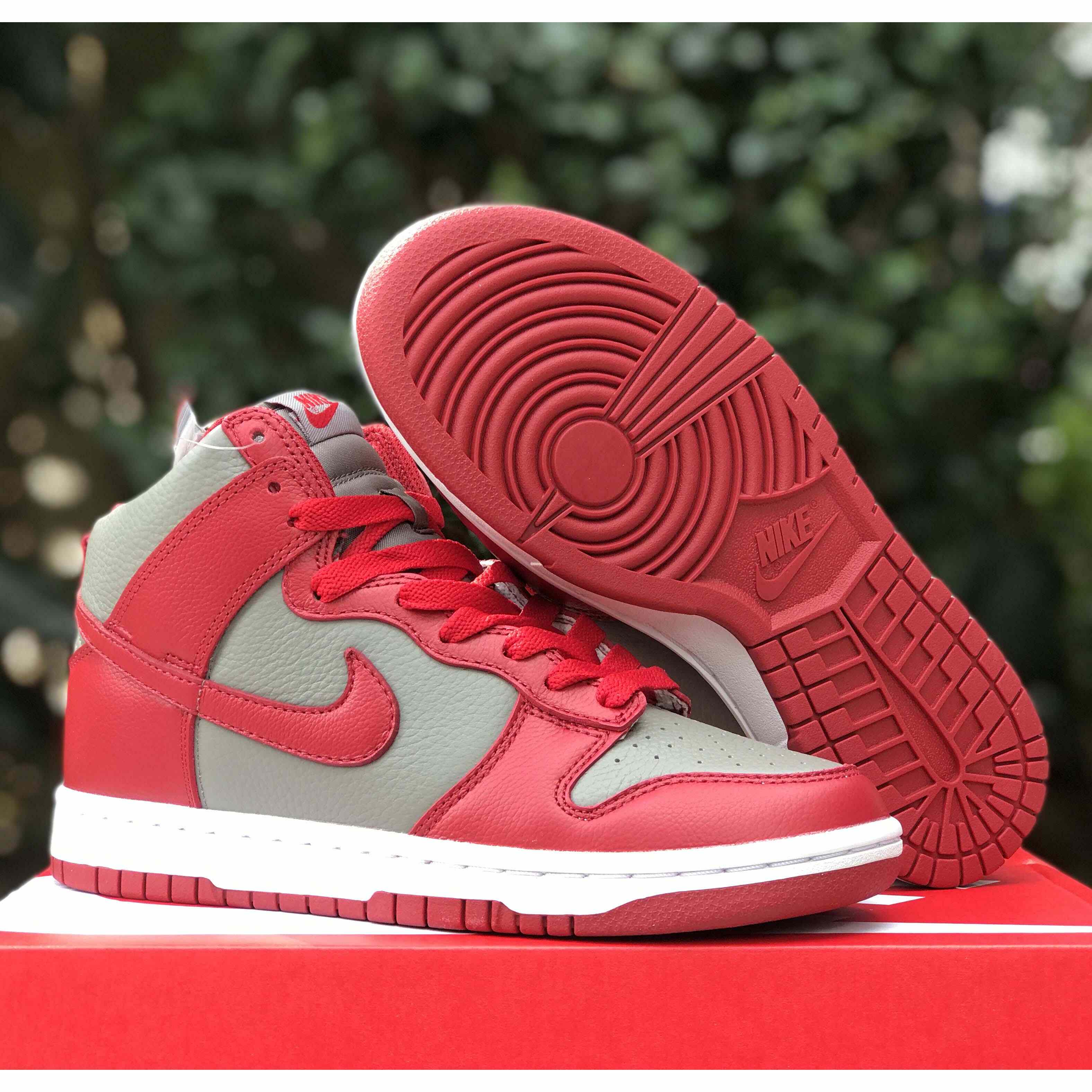 Nike Dunk High Unlv Sneaker        850477-001 - everydesigner