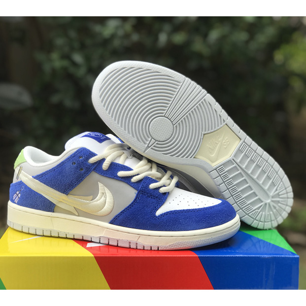 Fly Streetwear x Nike SB Dunk Low Sneaker         DQ5130-400 - everydesigner