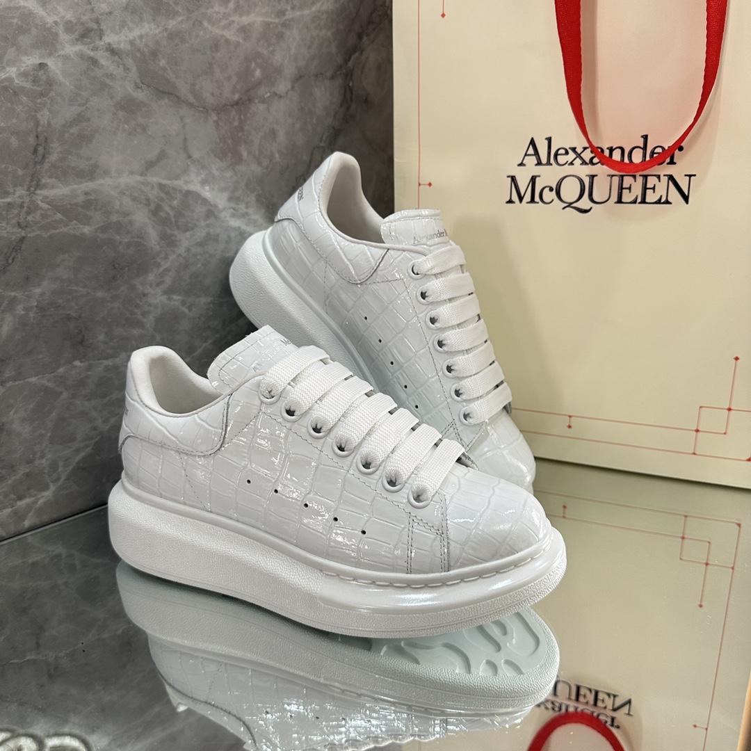 Alexander Mqueen Oversized Low-Top Sneakers - everydesigner