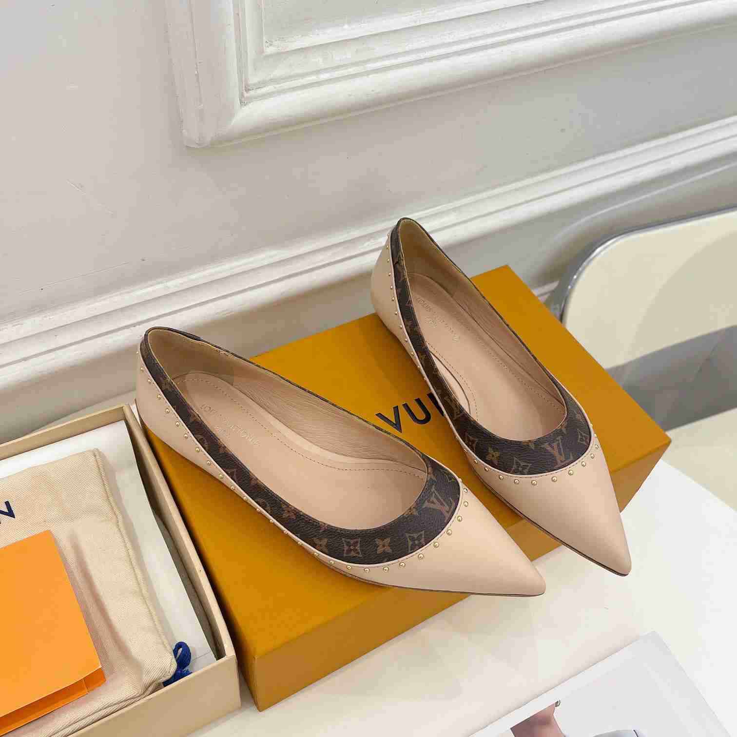 Louis Vuitton Signature Flat Ballerina    - everydesigner