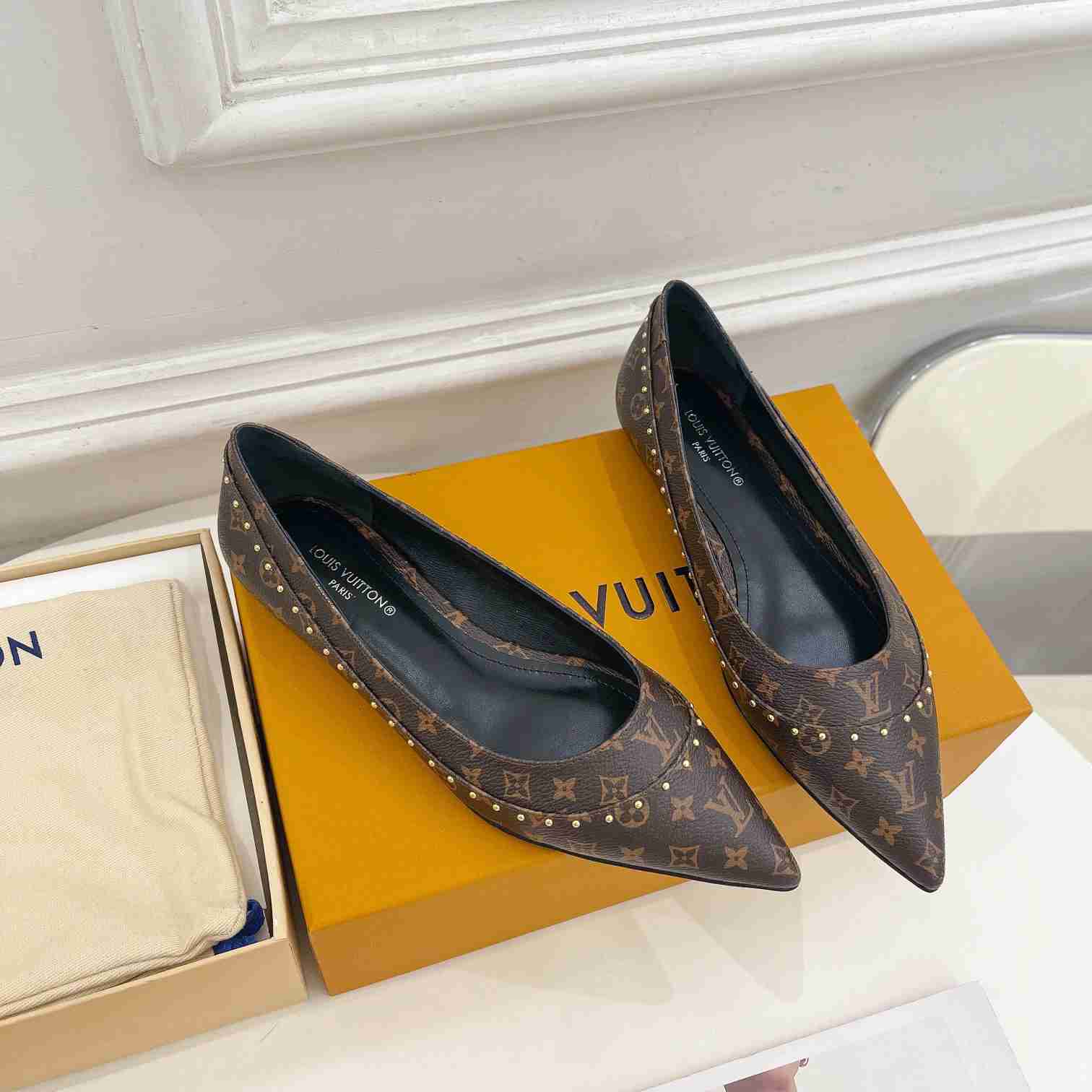 Louis Vuitton Signature Flat Ballerina    - everydesigner