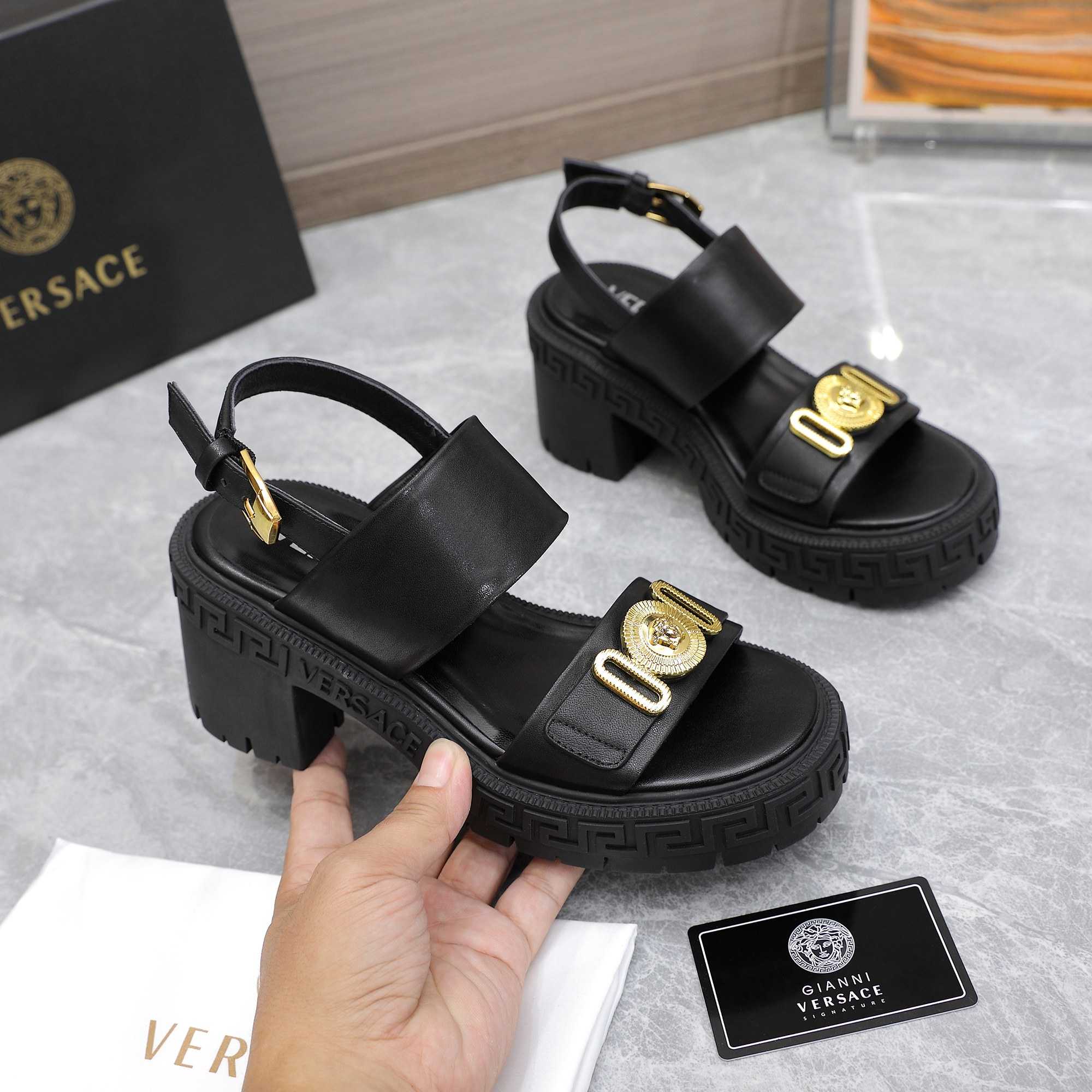 Versace Medusa-Plaque Sandals - everydesigner