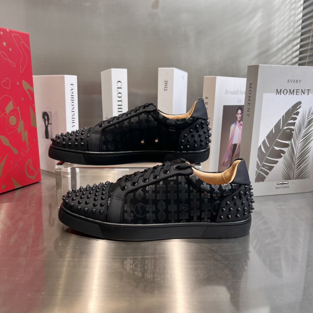 Christian Louboutin Low-Top Sneaker - everydesigner