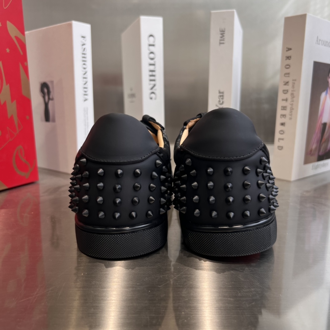 Christian Louboutin Low-Top Sneaker - everydesigner