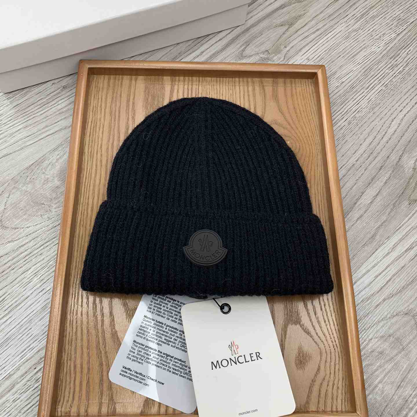 Moncler Plain Black Beanie - everydesigner